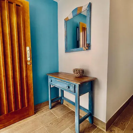 Paraiso Designer Conditioned With Terrace Apartment